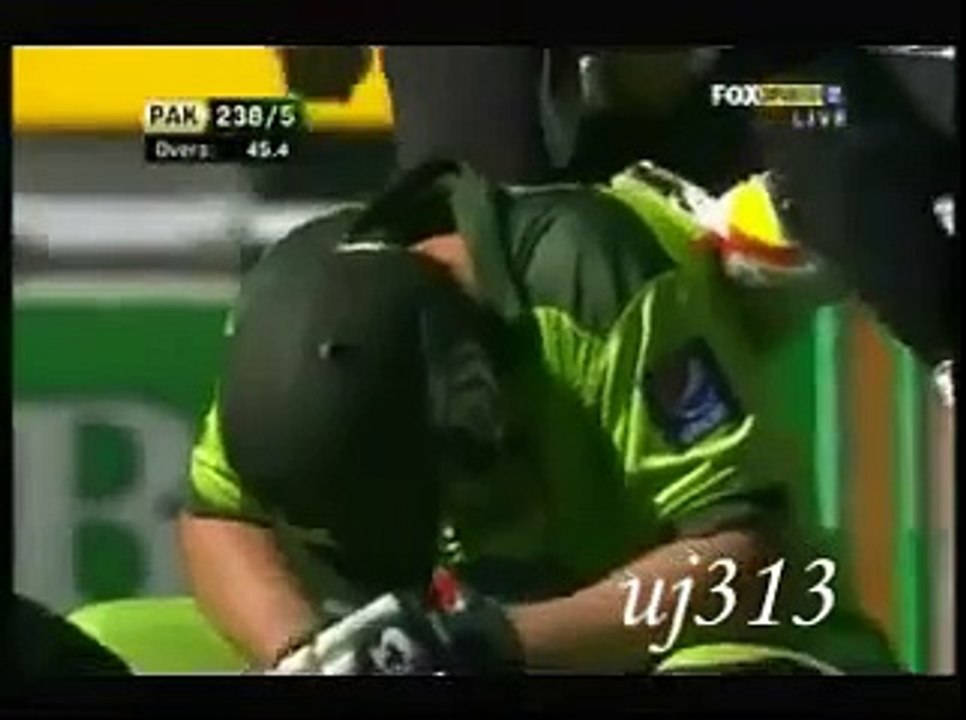 I love ~~Afridi's~~ Reaction after this bad delivery!!! - YouTube