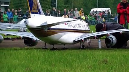 Dünyanın En Büyük Uzaktan Kumandalı Maket Uçağı! Yok Böyle B