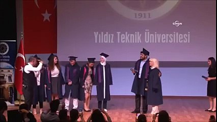 Mezuniyet Töreninde Sürpriz Evlilik Teklifi Yok Böyle Bir Şe