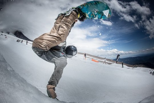 Robotic Snowboarder - Amazing Snowboarding Skills