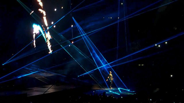 Jay-Z & Kanye West - Flashing Lights @ Bercy, Paris, 2012