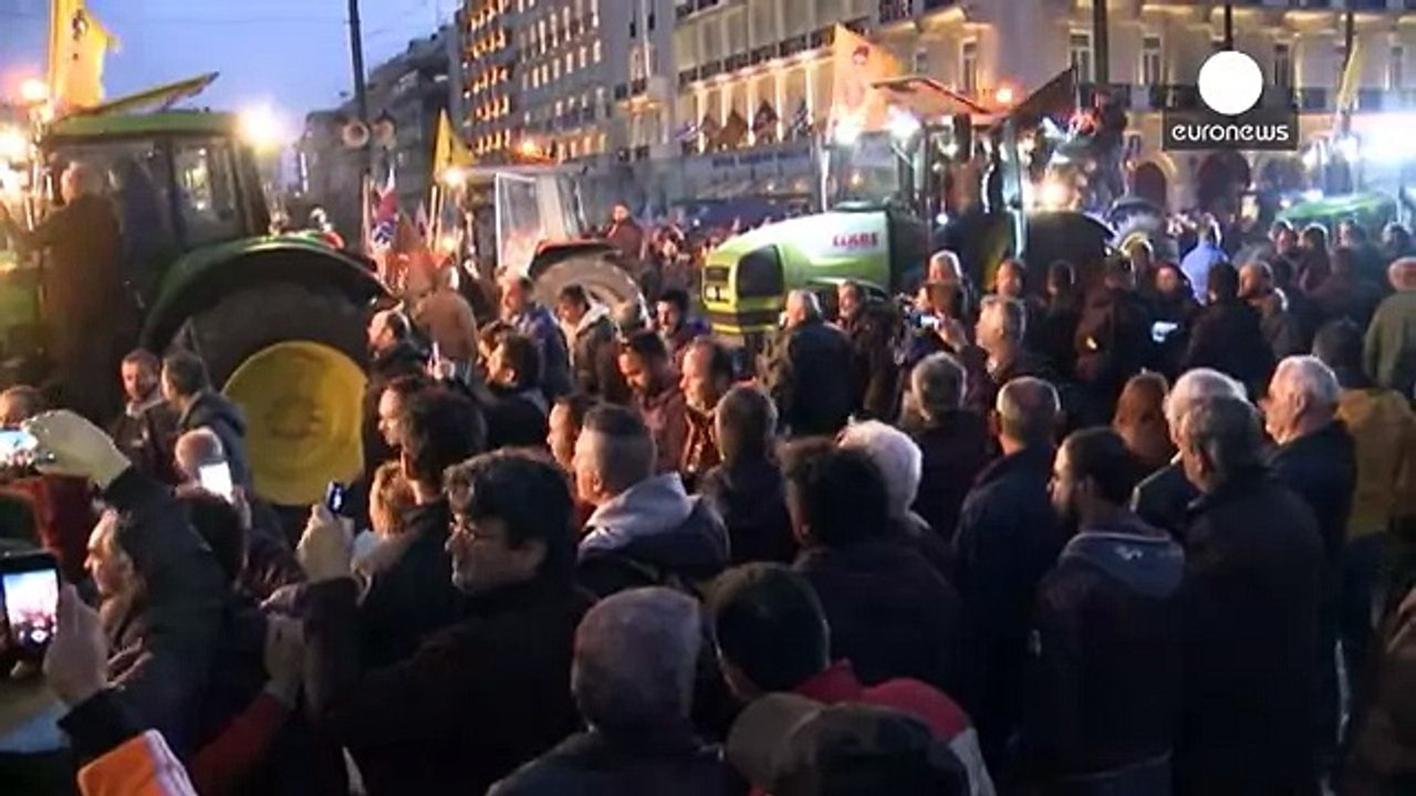 Grecia- trattori in piazza