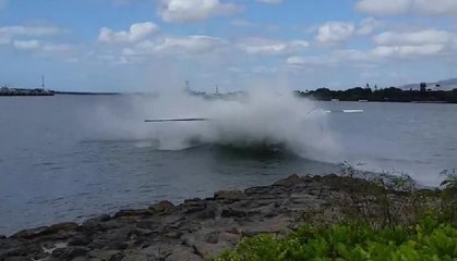 Korkunç an kamerada... Helikopter denize böyle çakıldı