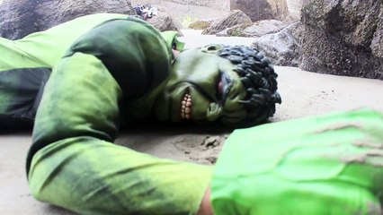 Spiderman vs Venom vs Batman vs Hulk - Superhero Battle - Death Match! Tropical Island Fight
