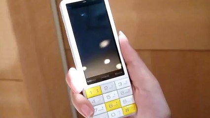 ロック解除が便利になったINFOBAR C01