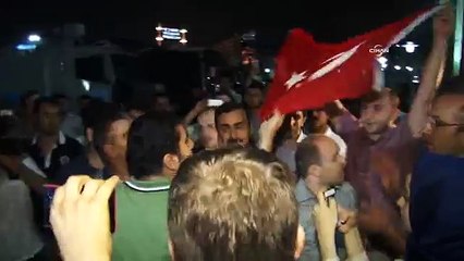 Gözaltına alınan polislerden 20'si serbest bırakıldı