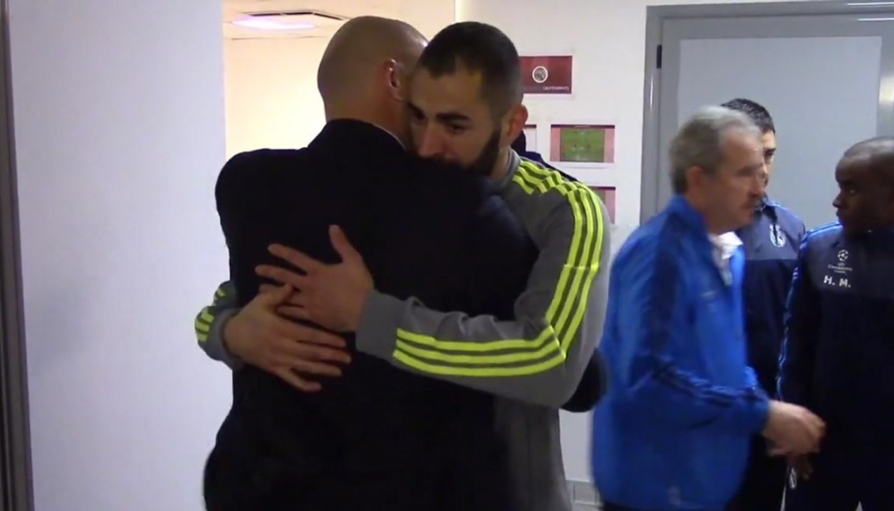 Zidane câline chaque joueur avant le match contre la Roma!