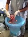 Yeni Doğan Bebeğin İlk Banyosu
