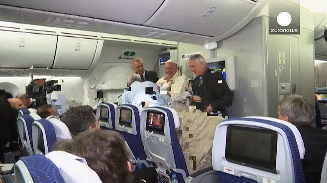 Virus Zika: il Papa, "aborto è male assoluto, anticoncezionali male minore"