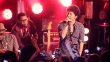 Locked out of Heaven - Bruno Mars - Live Performance in Paris