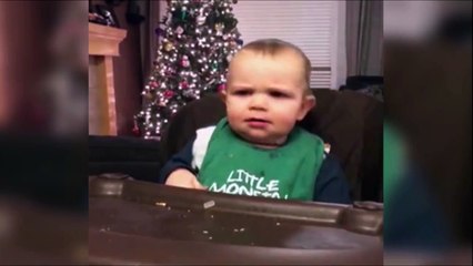 Qui A Fait Caca Dans Sa Couche Bebe Adorable Video Dailymotion