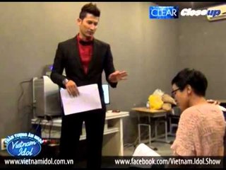 Vietnam Idol 2012 - Huy Khánh trả bài trước giờ lên sóng