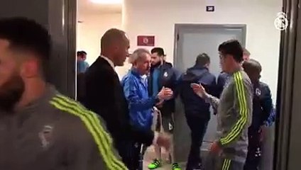 Zinedine Zidane showing a great connection with the players