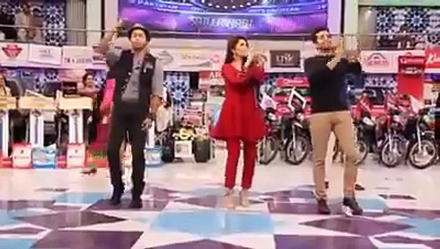 Fahad Mustafa with Mahira Khan and Shaharyar dance on shakar wandaan re - YouTube