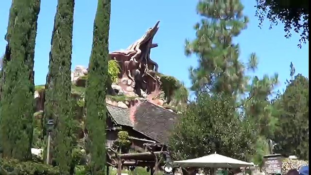 Splash Mountain Disneyland - Front Row Seat POV (Just the drops)