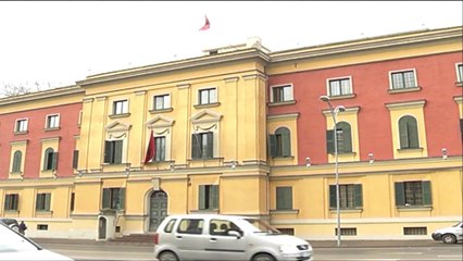 Report TV - Dhjetor '15, borxhi kap rekord 72.2%   Huaja qeveritare + 6.66% në 1 vit