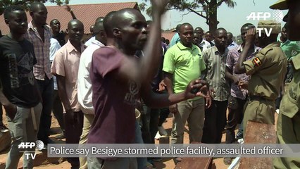 Скачать видео: Uganda presidential challenger detained amid anger over delays