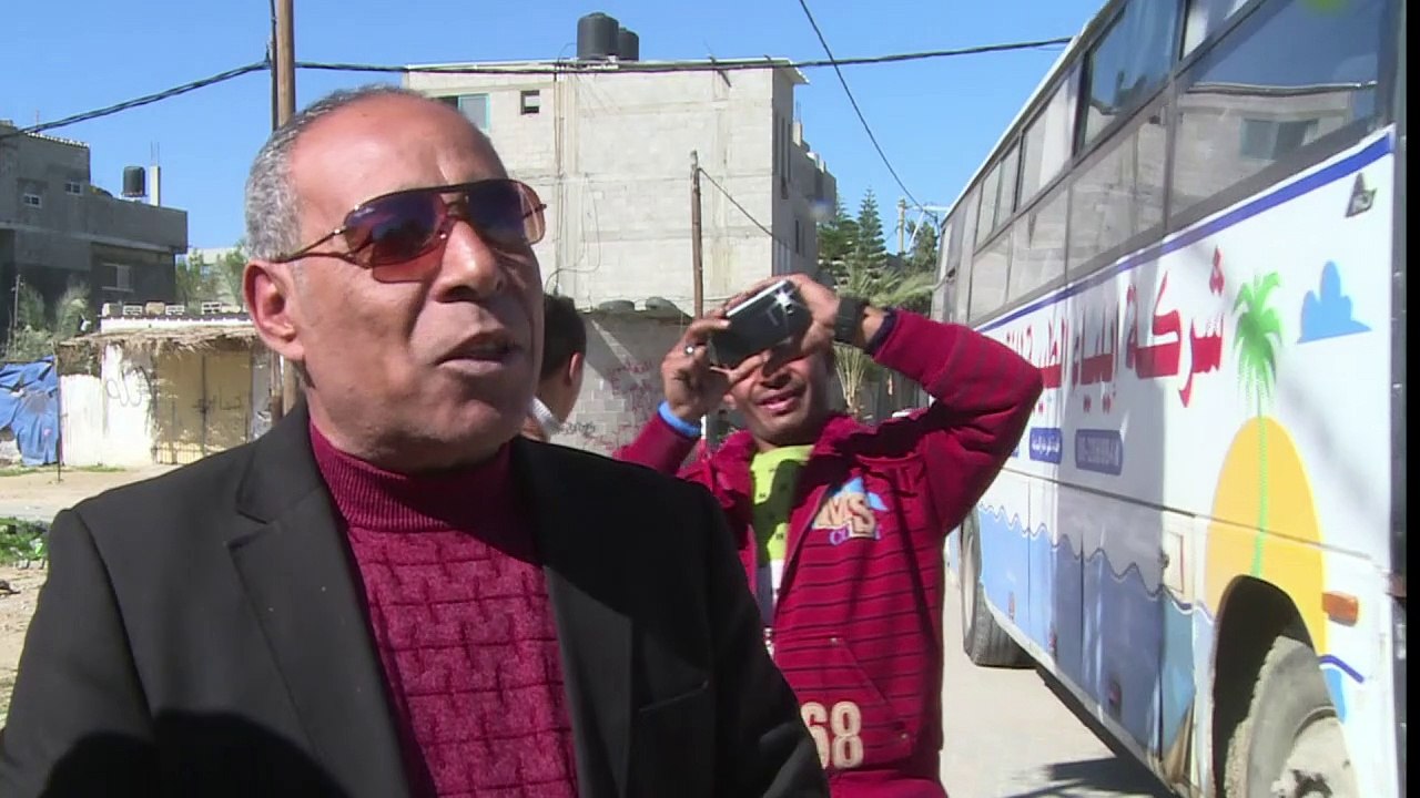 Herkules aus Gaza zieht Bus mit den Zähnen