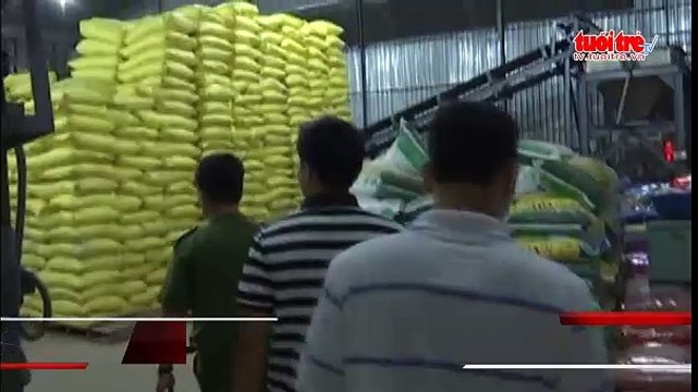 Phát hiện hàng trăm tấn phân bón nông nghiệp không rõ nguồn gốc