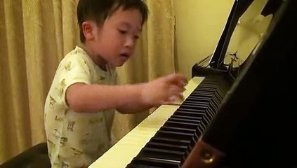 4 Year Old Boy Plays Piano Better Than Any Master