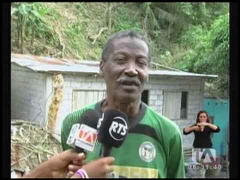 En Esmeraldas cuatro viviendas fueron destruidas por un deslizamiento de tierra