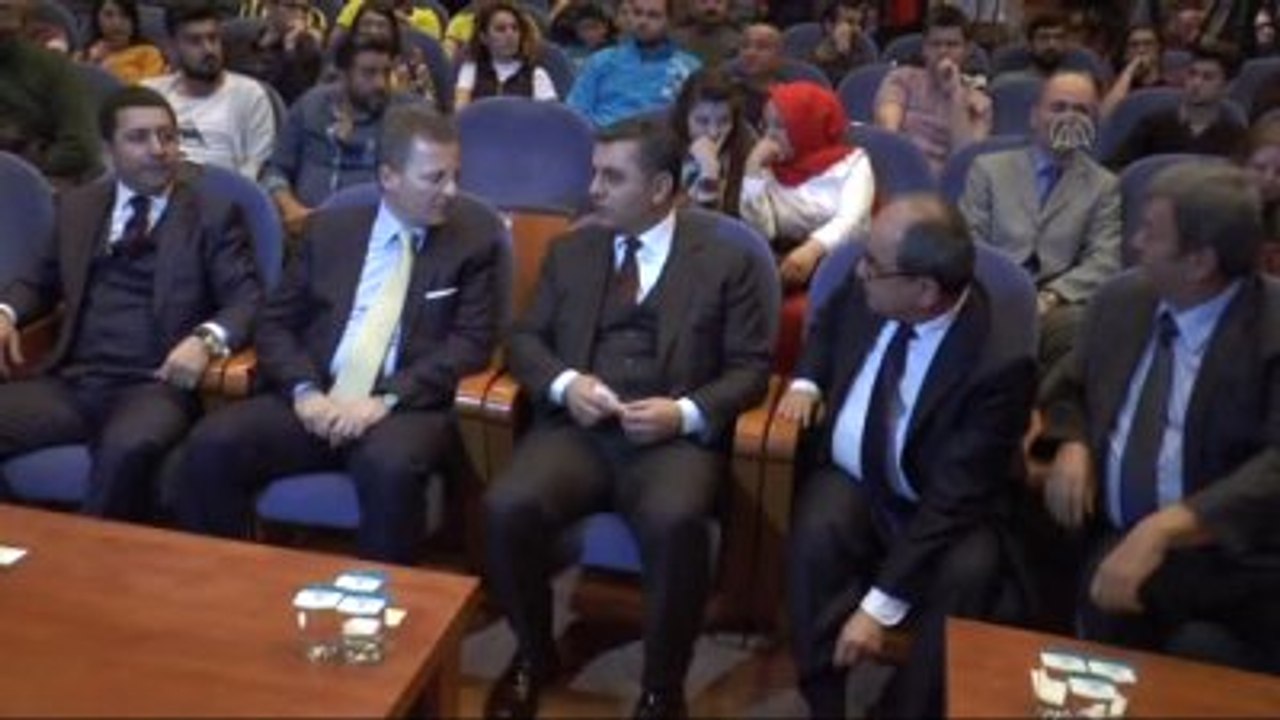 Eski Milli Futbolcu ve Futbol Yorumcusu Dilmen