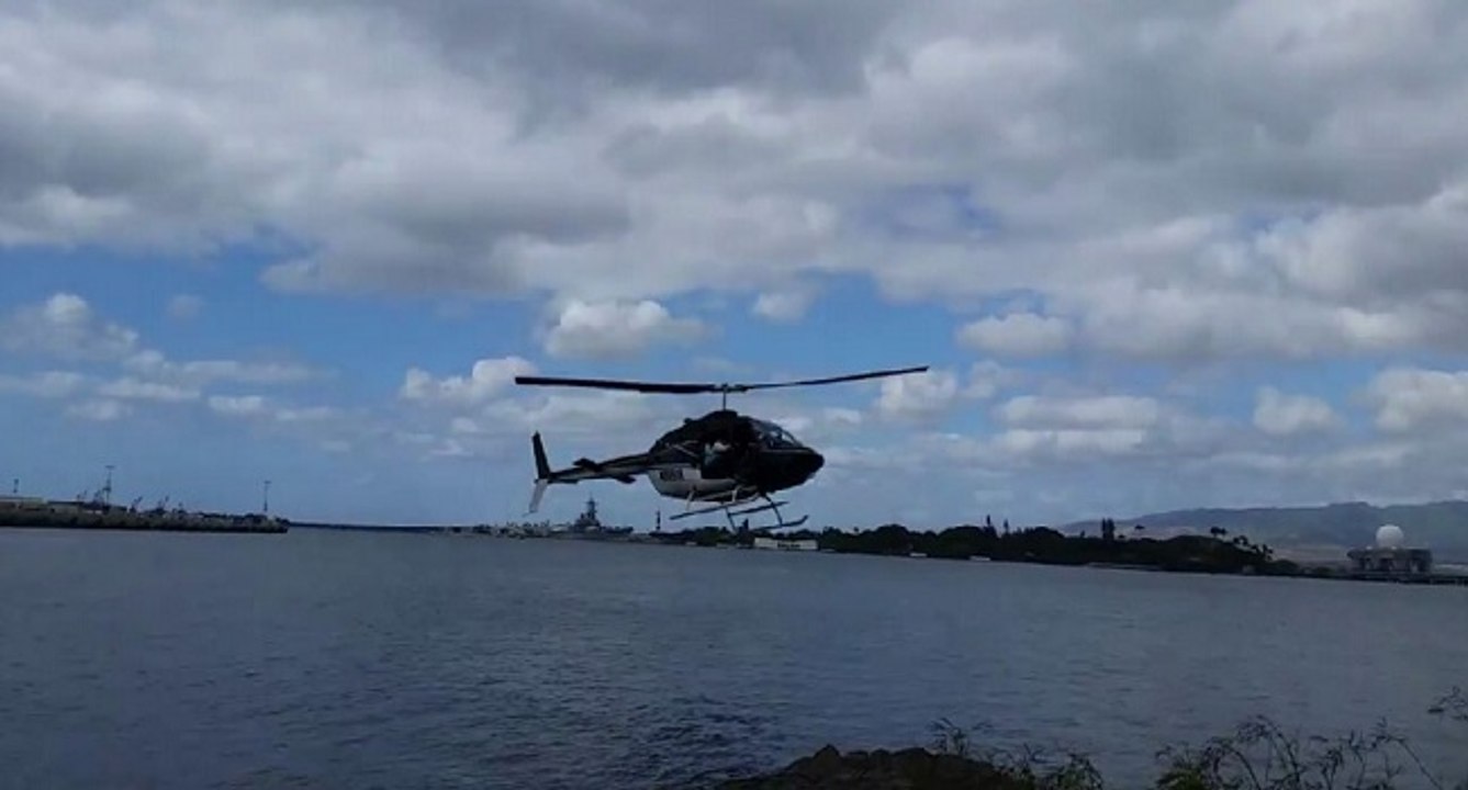 Un hélicoptère se crashe lourdement dans l'eau à Pearl Harbor a Hawaï