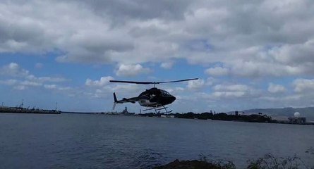 Un hélicoptère se crashe lourdement dans l'eau à Pearl Harbor a Hawaï