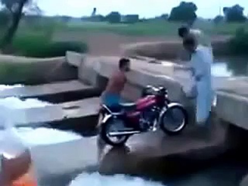 Pakistani bike clip. MUST WATCH