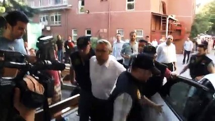 Telefonla ifadeye çağrılan emniyet müdürüne arkadan kelepçe