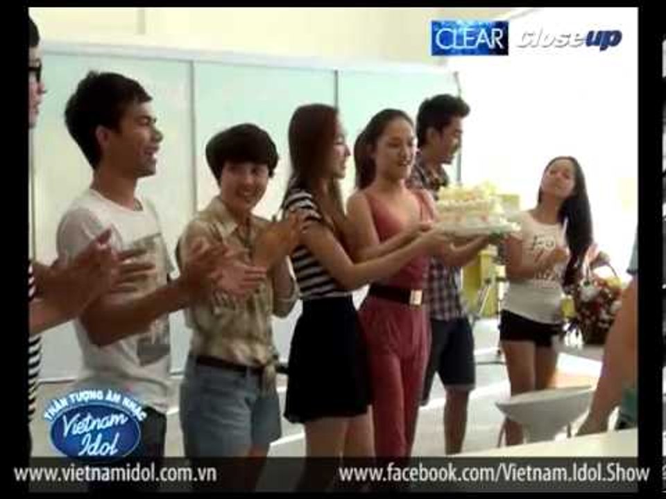 Thí sinh Vietnam Idol 2012 chúc mừng thầy Nam Khánh nhân ngày 20/11
