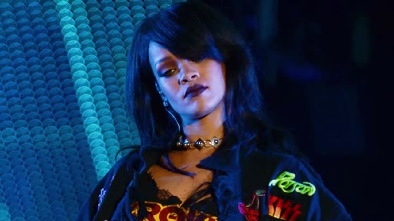 Rihanna Postpones 'ANTI' Tour Due to Production Delays