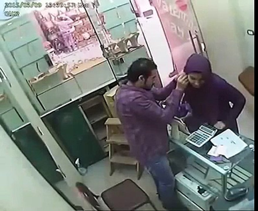 Beautiful Girl  Looted Gold From Shop