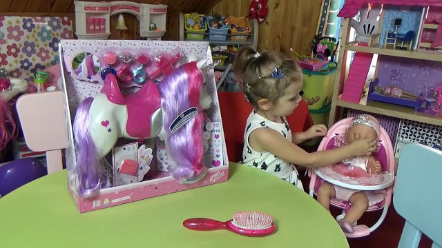 Беби Борн игрушечная лошадка единорог с длинными волосами распаковка игрушки . Новые видео канала Мисс Кэти и Мистер Макс . Unicorn Baby Born toy