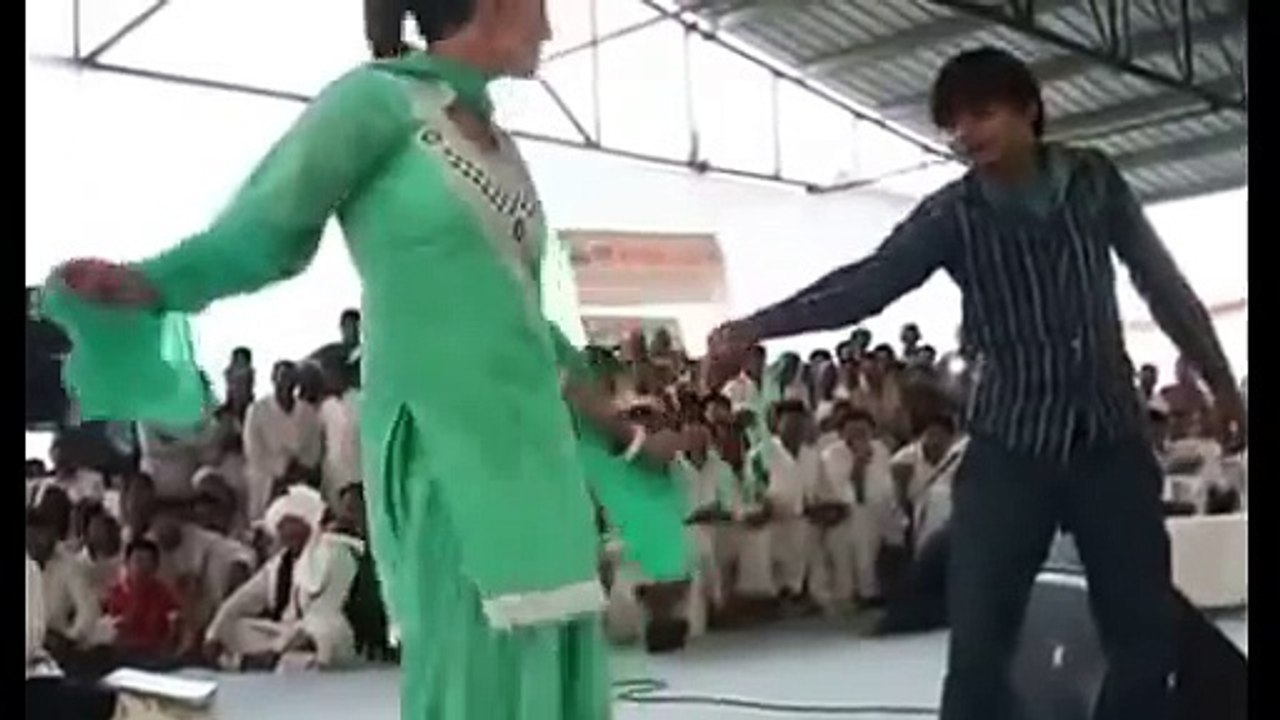 pakistani mujra Vip at Lahore Arts University - PMLN guest paid 5 lakh!!!