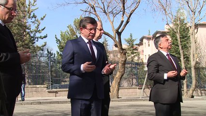 Davutoglu pays his respects to Ankara attack victims