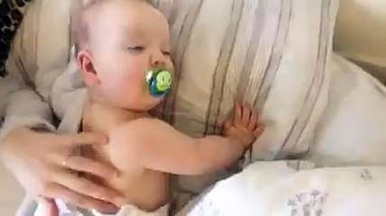 Cutest relation of baby and mama, amazing video