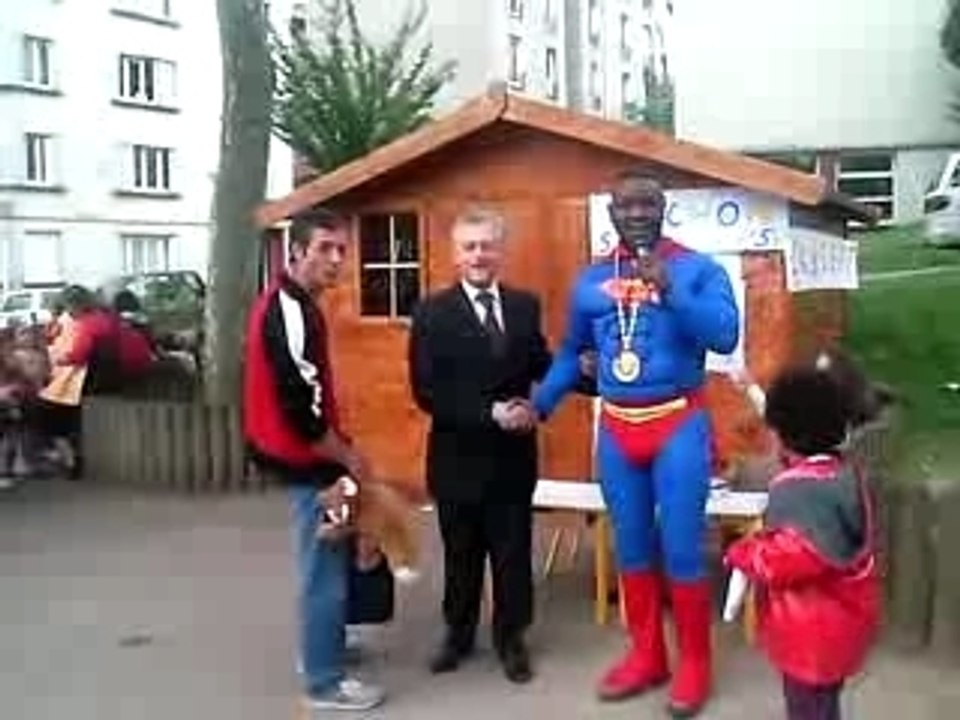 Superman a sauve le maire de Vanves