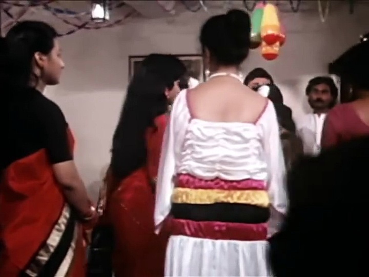 Bahudur Theke A Kotha Bengali Movie Song Hirak Jayanti Kishore Kumar Video Dailymotion