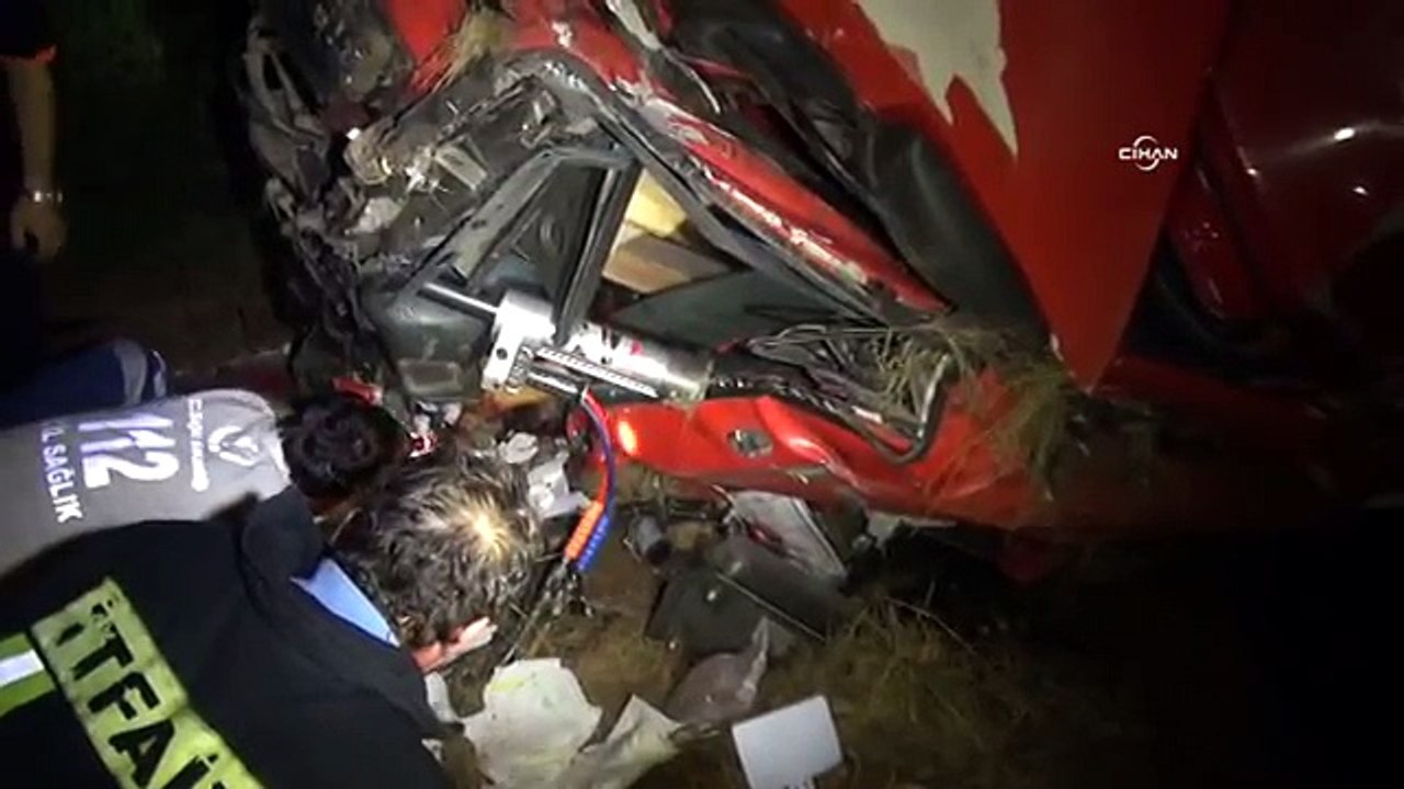 Kütahya'da asit yüklü TIR devrildi: 1 yaralı