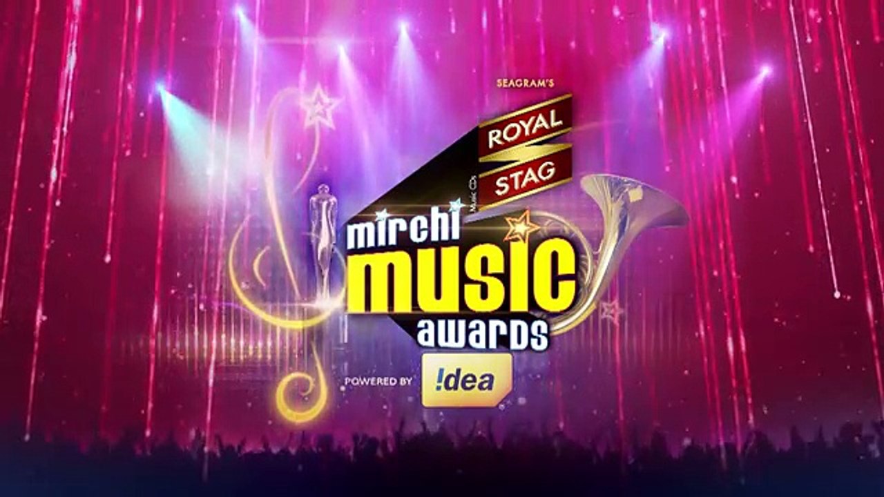 Shahrukh khan sings and Subhash Ghai dances on the stage of 6th Royal Stag Mirchi Music Awards - Downloaded from youpak.com