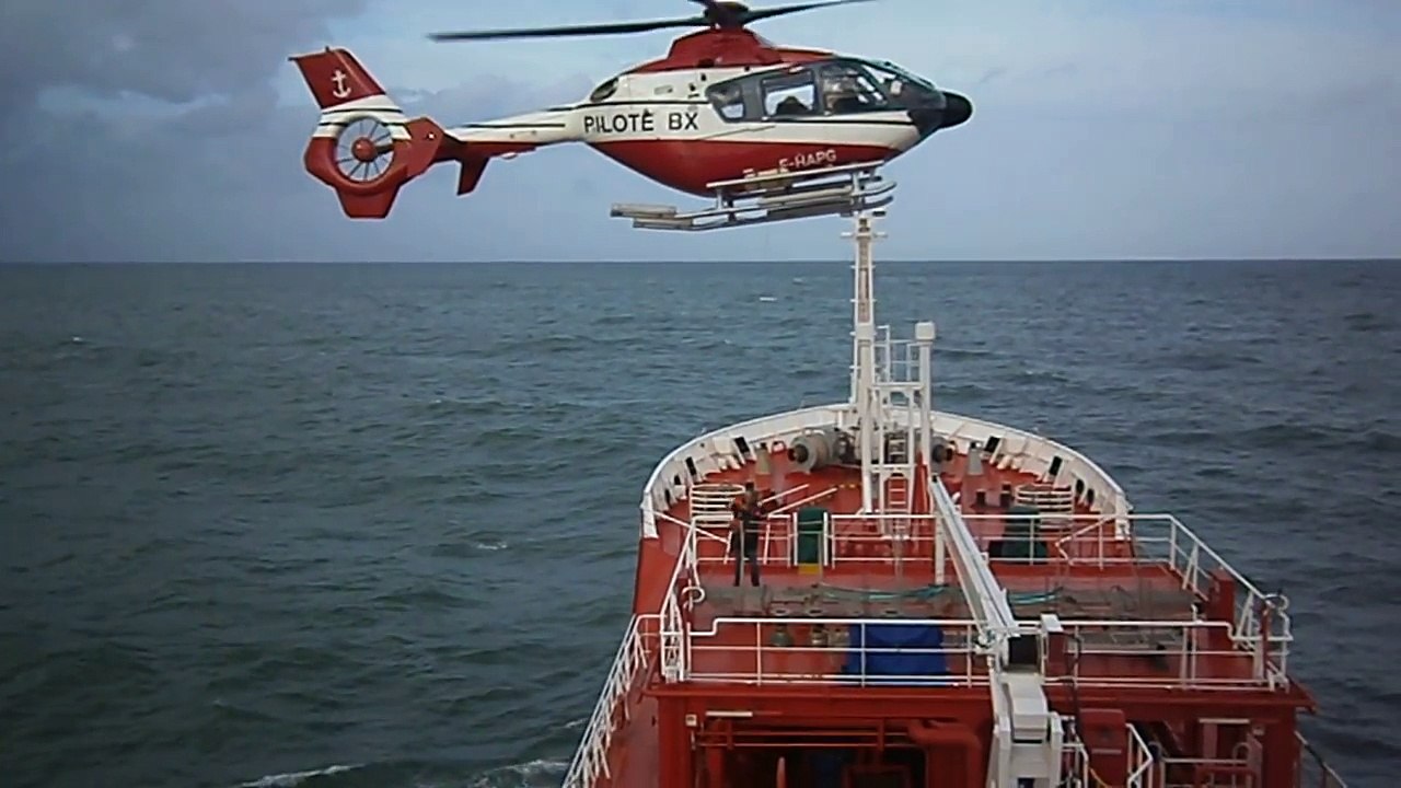 EXTREME HELICOPTERS! Incredible landings, takeoffs, aerobatics, flyby, crosswind, expensive choppers