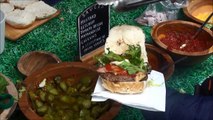 Лондон уличная еда  гамбургер и сосиски