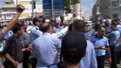 Zabıtaya satırlı saldırı