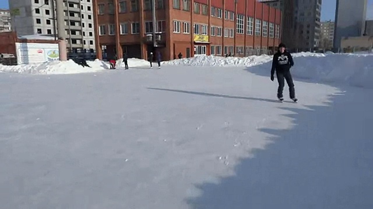 Моё нубское катание на коньках)