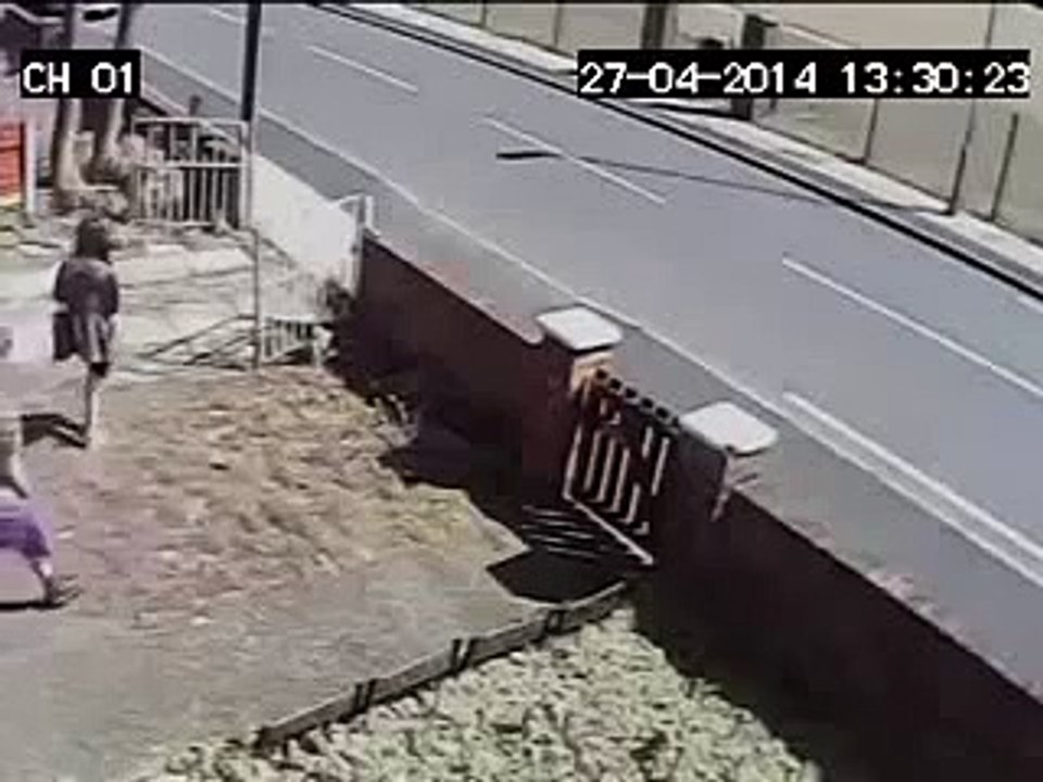 Whatsapp Funny Videos Failed To Impress His Girl Friend Lol