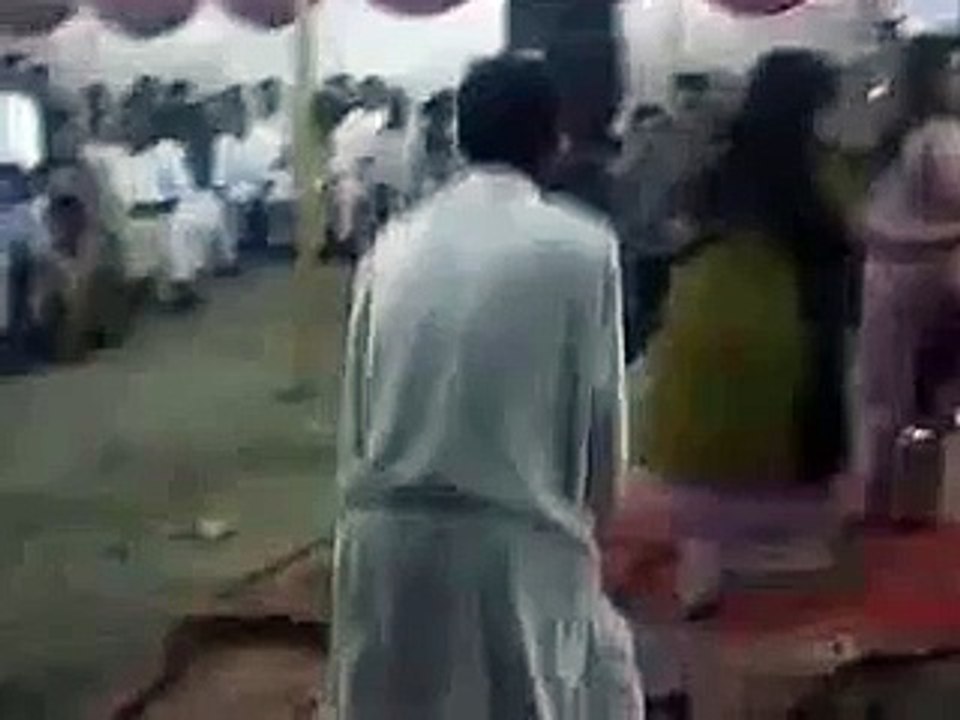 Whatsapp Funny Videos Funny Break Dance In Wedding