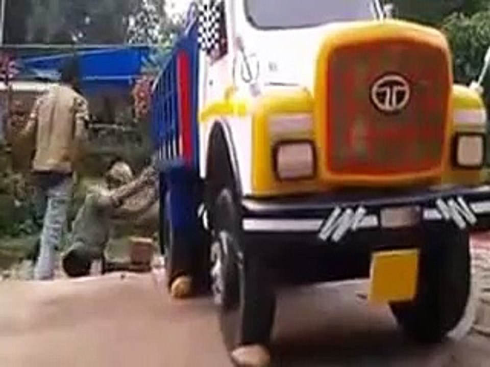 Whatsapp Funny Videos Funny Truck Washing Must Watch