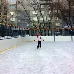 Аида 2013 катание на коньках во дворе