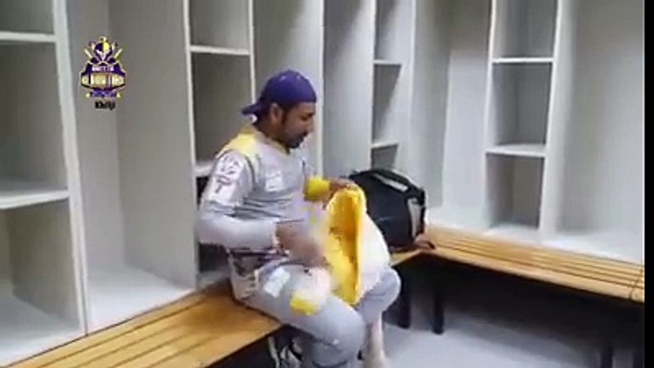Sarfraz Ahmad Reciting NAAT in Dressing Room - SubhanAllah